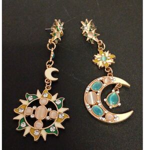 Vintage Fun Celestial Pair of Dangling Earrings with Pretty, Colored Rhinestones